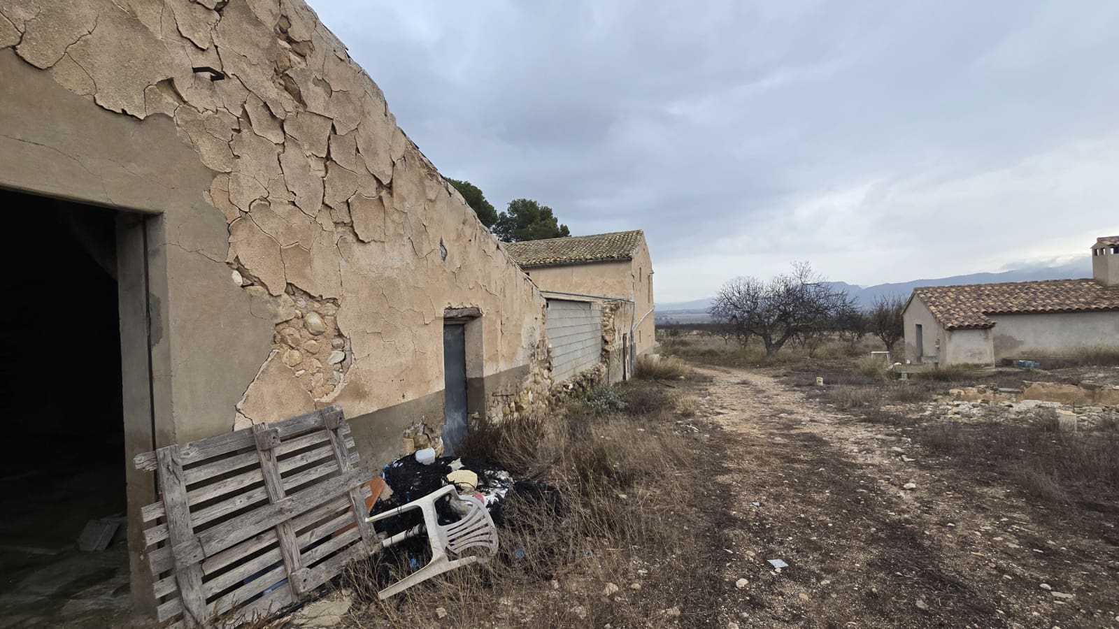 8 bedroom Finca/Country House for sale in Salinas with garage - € 279,000 (Ref: 9488513)