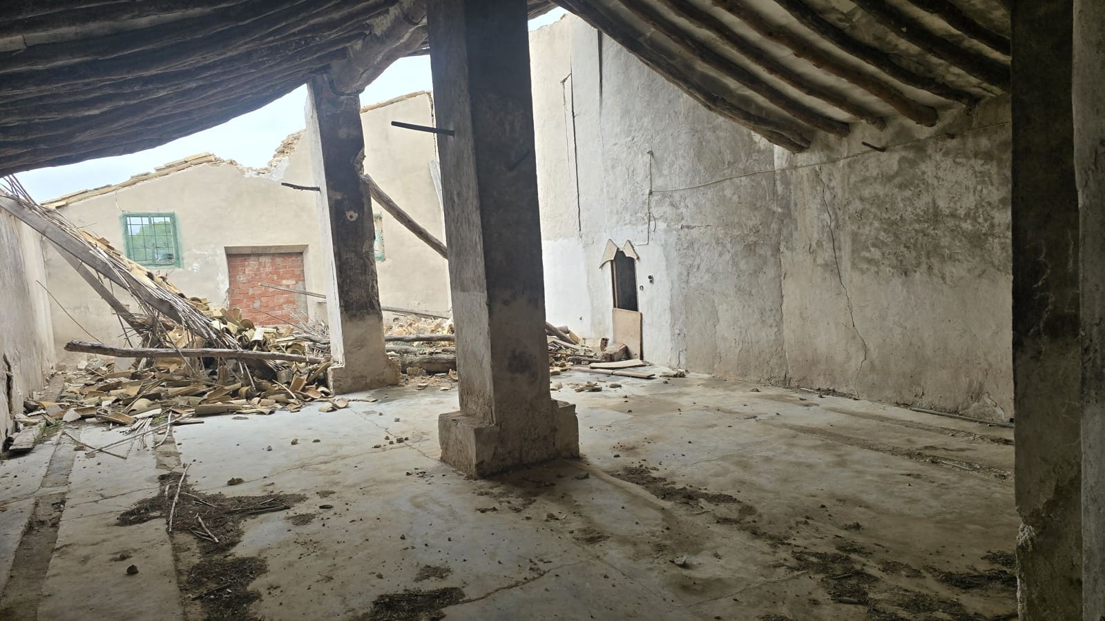 8 bedroom Finca/Country House for sale in Salinas with garage - € 279,000 (Ref: 9488513)