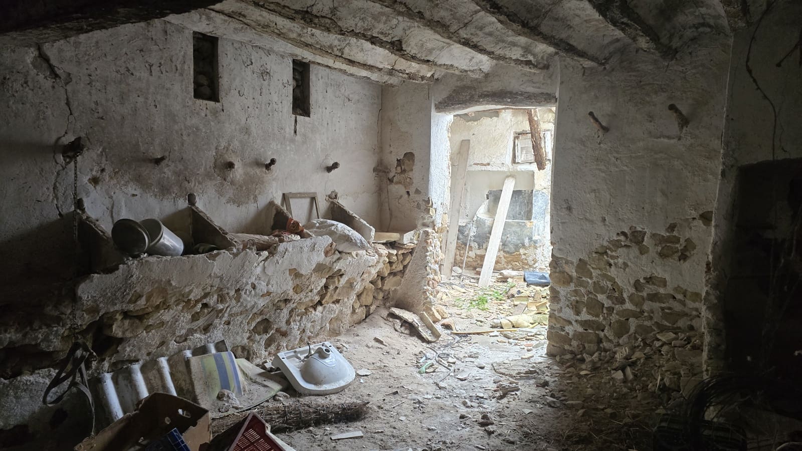 8 bedroom Finca/Country House for sale in Salinas with garage - € 279,000 (Ref: 9488513)