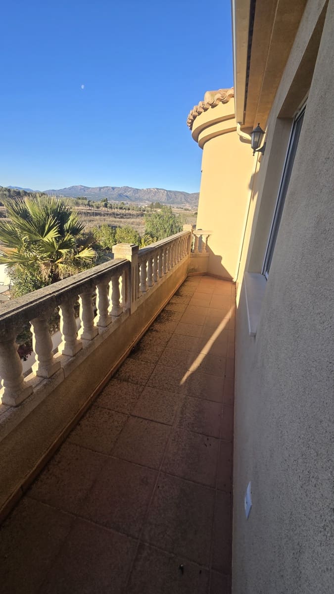 4 slaapkamer Villa te koop in Sax met zwembad garage - € 470.000 (Ref: 9491649)