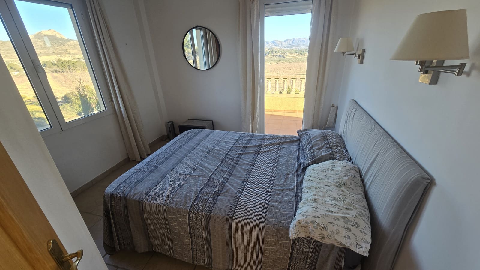 4 slaapkamer Villa te koop in Sax met zwembad garage - € 470.000 (Ref: 9491649)