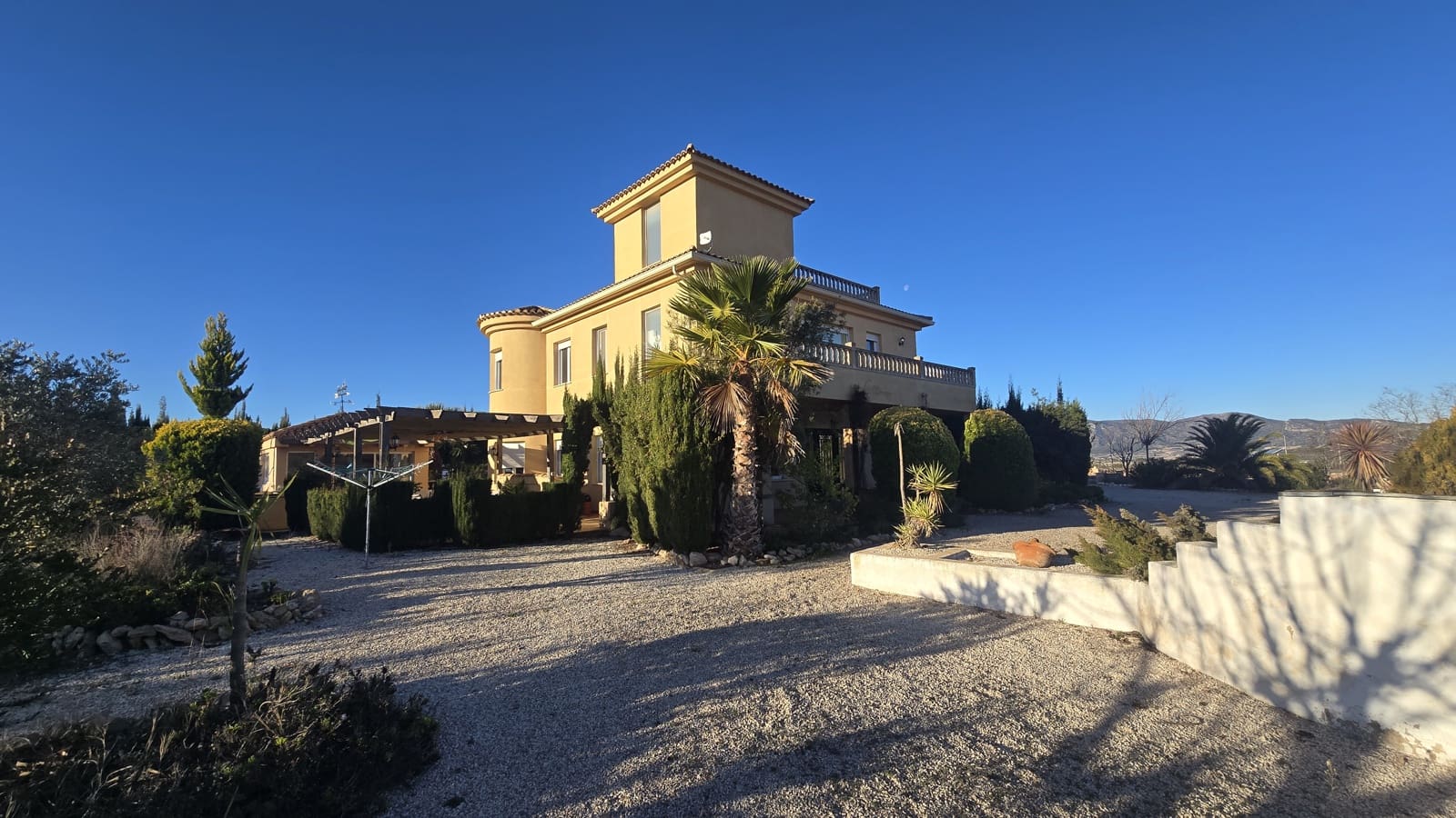 4 slaapkamer Villa te koop in Sax met zwembad garage - € 470.000 (Ref: 9491649)