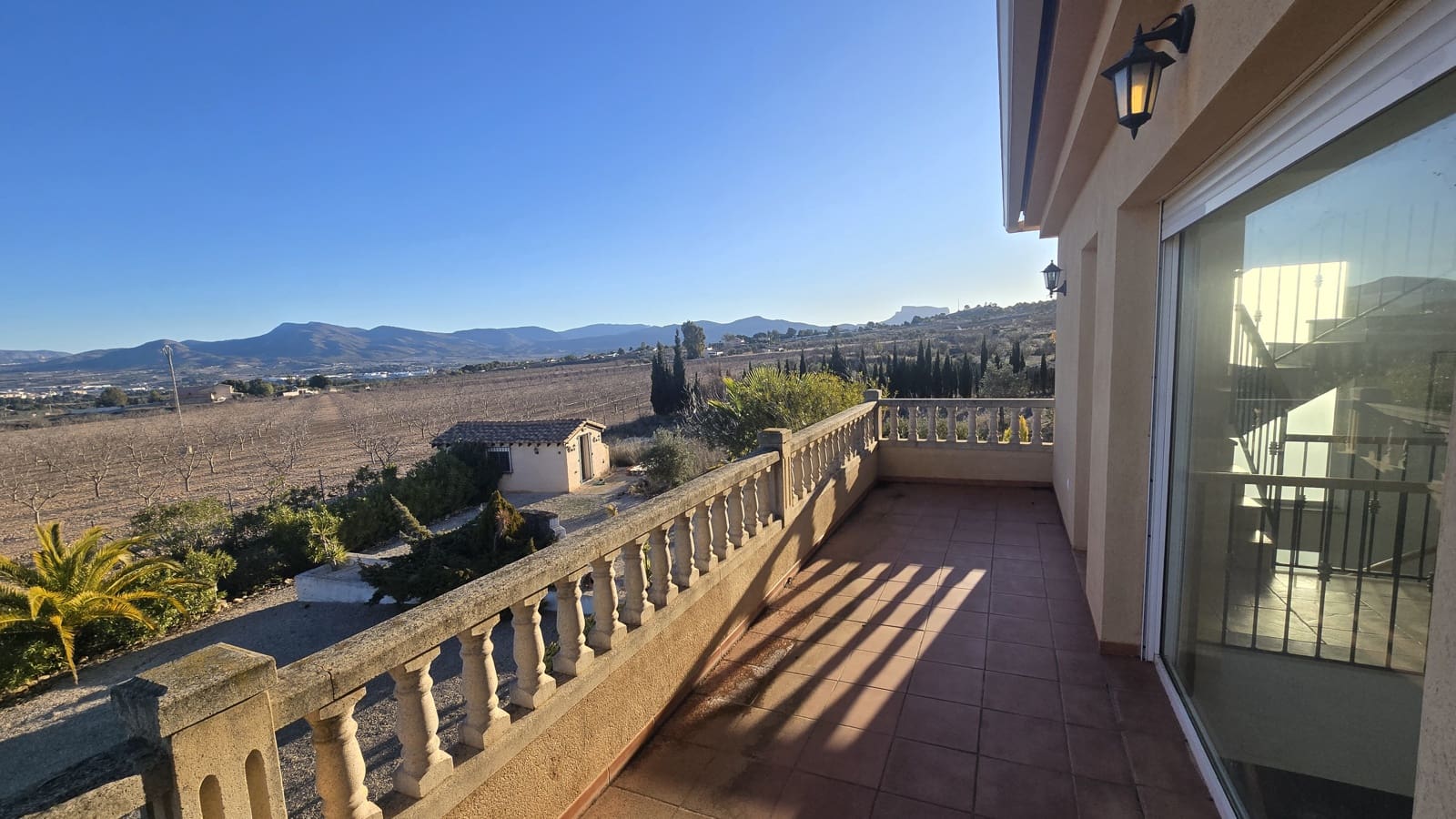 4 slaapkamer Villa te koop in Sax met zwembad garage - € 470.000 (Ref: 9491649)