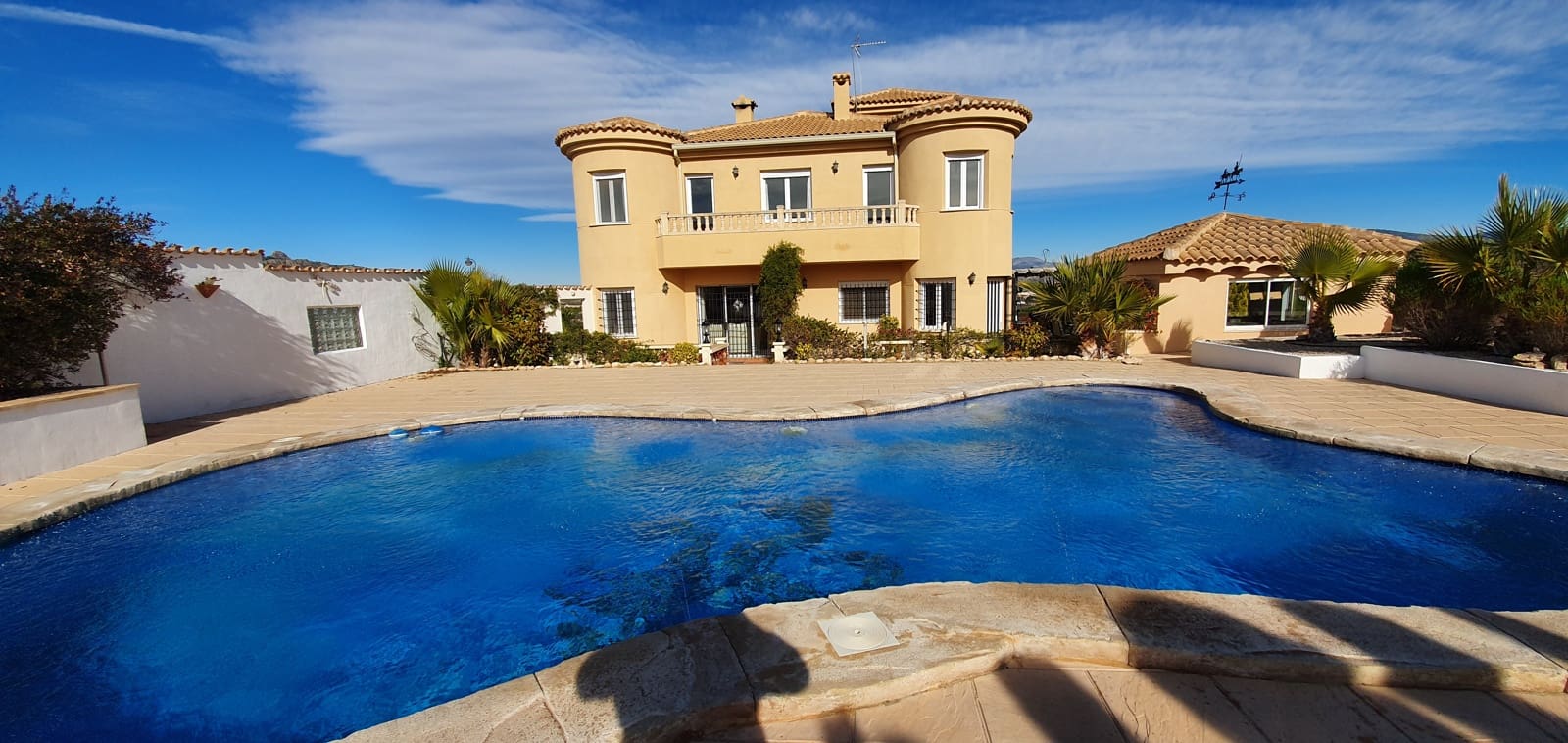 4 slaapkamer Villa te koop in Sax met zwembad garage - € 470.000 (Ref: 9491649)