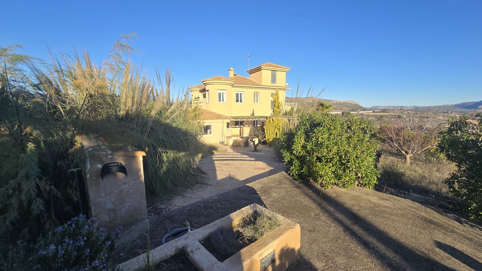 4 slaapkamer Villa te koop in Sax met zwembad garage - € 470.000 (Ref: 9491649)