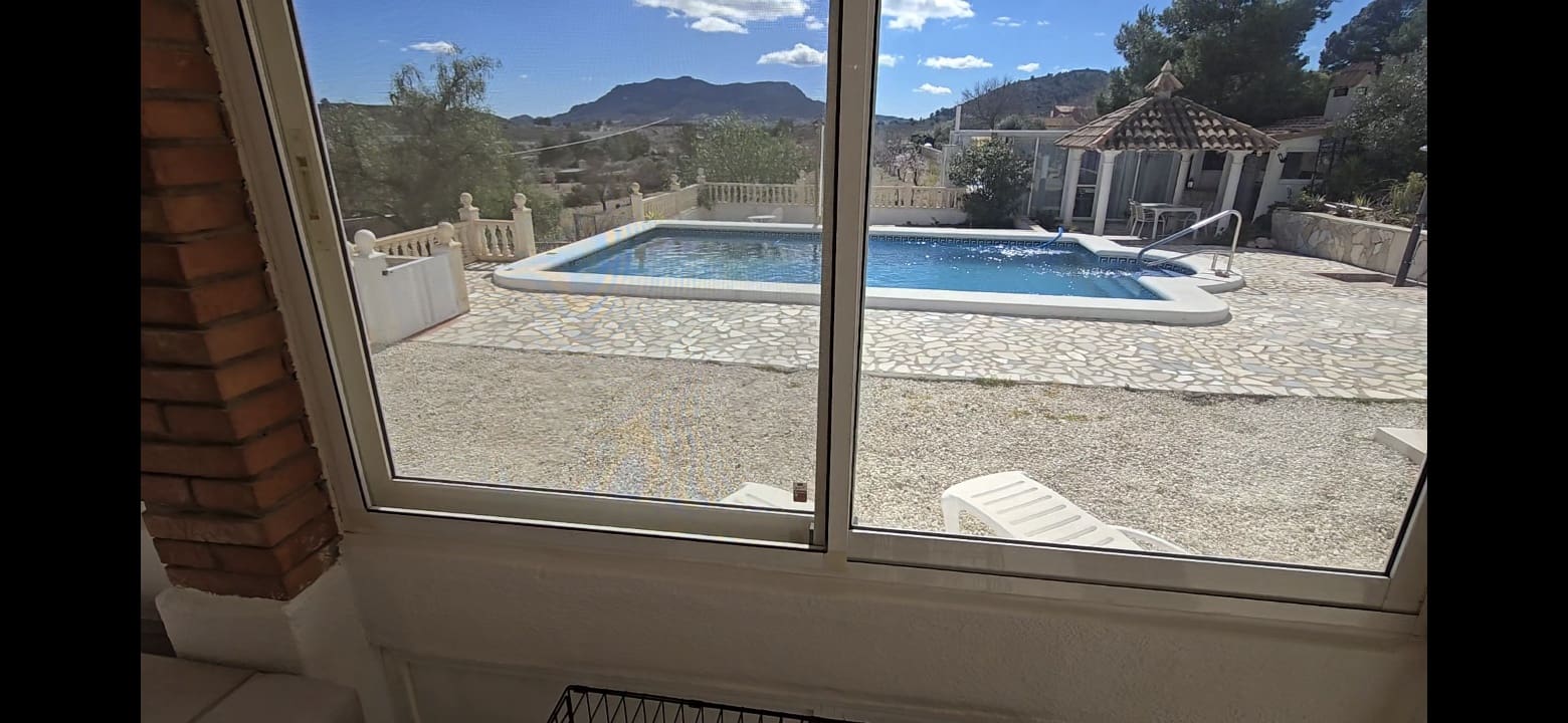 4 slaapkamer Finca/Landhuis te koop in Sax met zwembad - € 260.000 (Ref: 9606681)