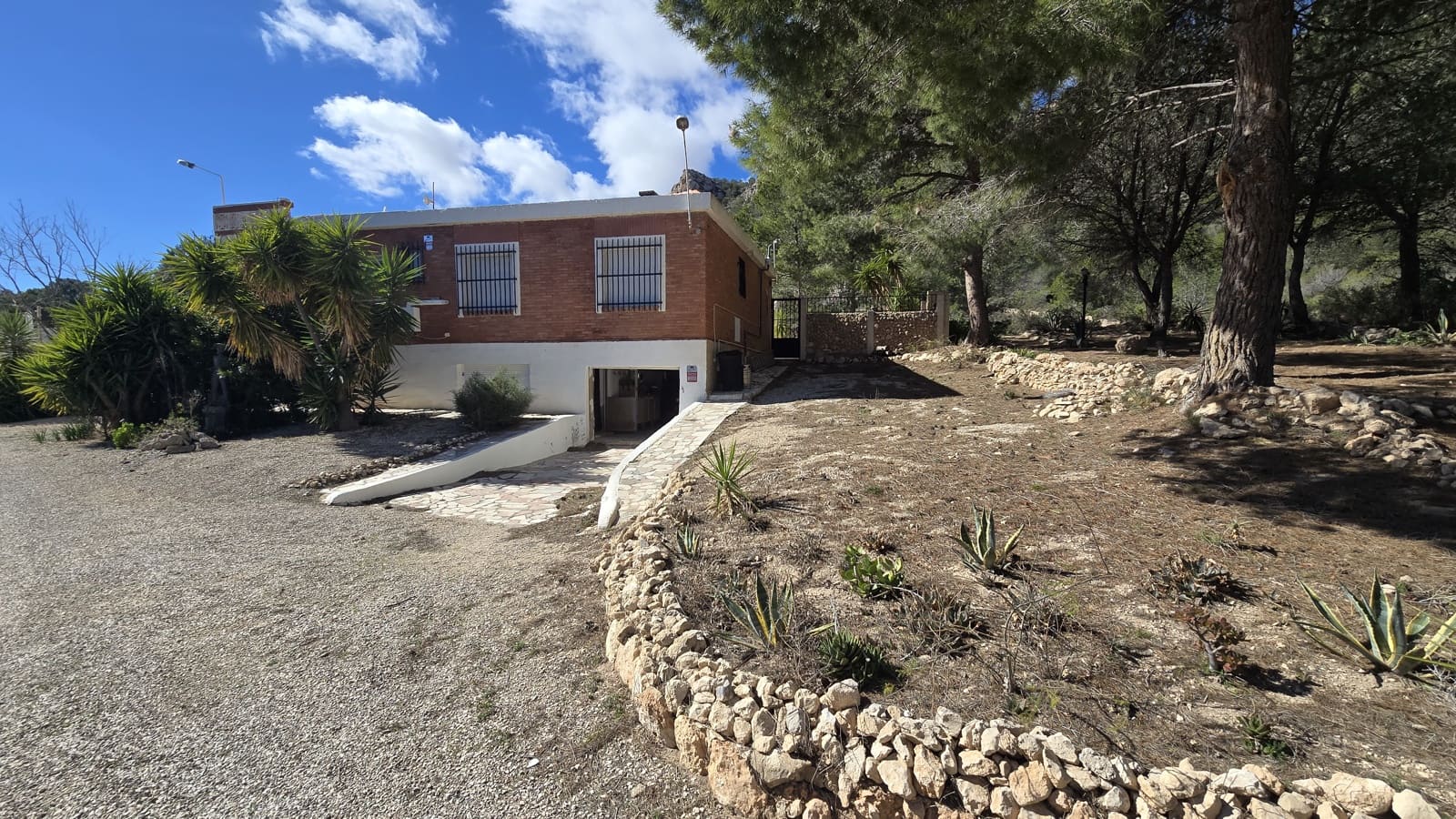 4 slaapkamer Finca/Landhuis te koop in Sax met zwembad - € 260.000 (Ref: 9606681)