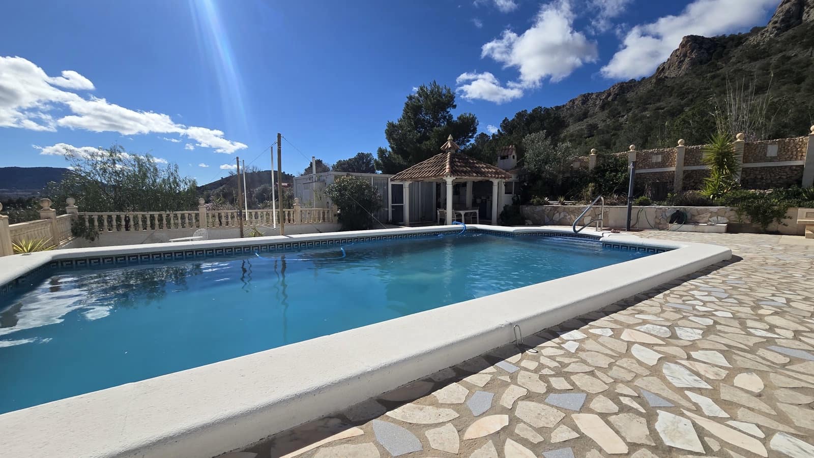 4 slaapkamer Finca/Landhuis te koop in Sax met zwembad garage - € 260.000 (Ref: 9606681)