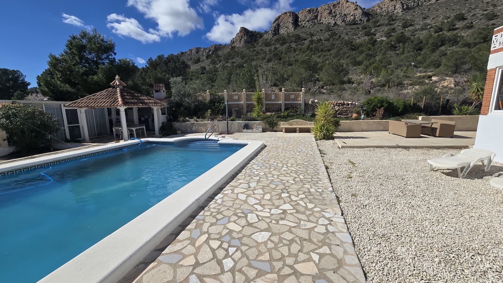 4 slaapkamer Finca/Landhuis te koop in Sax met zwembad garage - € 260.000 (Ref: 9606681)