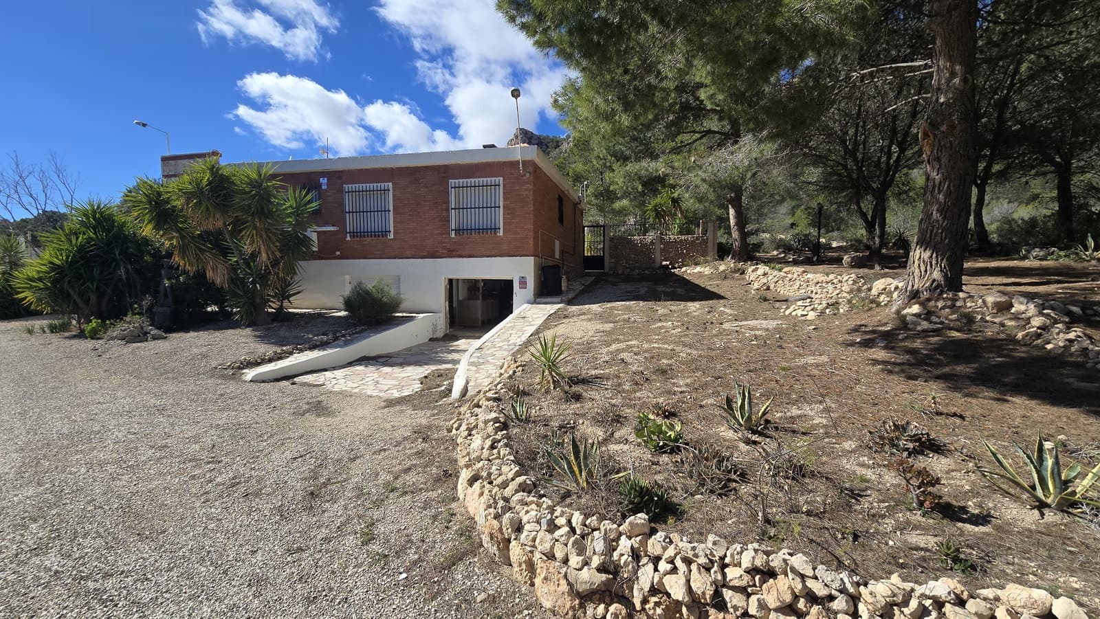 4 slaapkamer Finca/Landhuis te koop in Sax met zwembad garage - € 260.000 (Ref: 9606681)