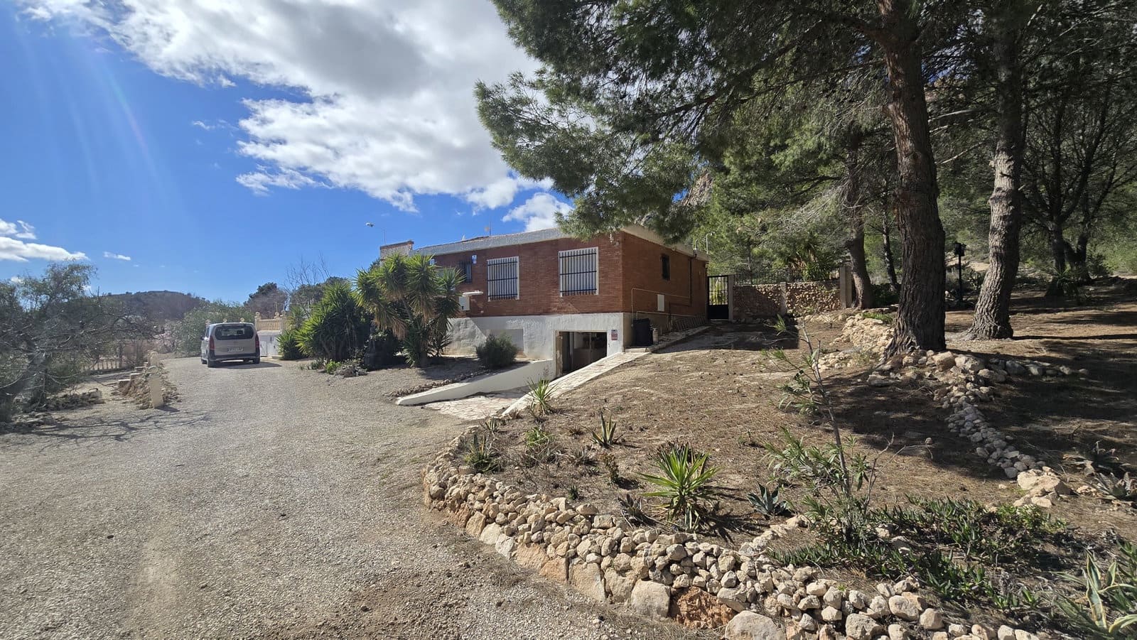 4 slaapkamer Finca/Landhuis te koop in Sax met zwembad garage - € 260.000 (Ref: 9606681)
