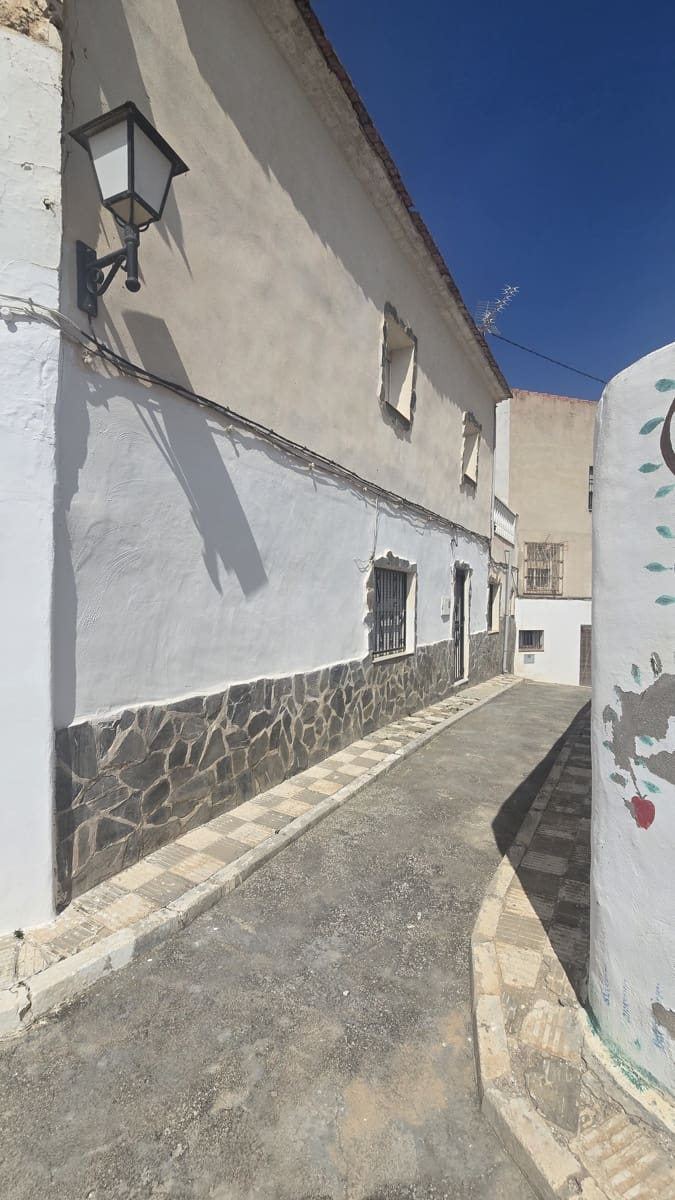 3 bedroom Townhouse for sale in Sax - € 92,000 (Ref: 9715416)