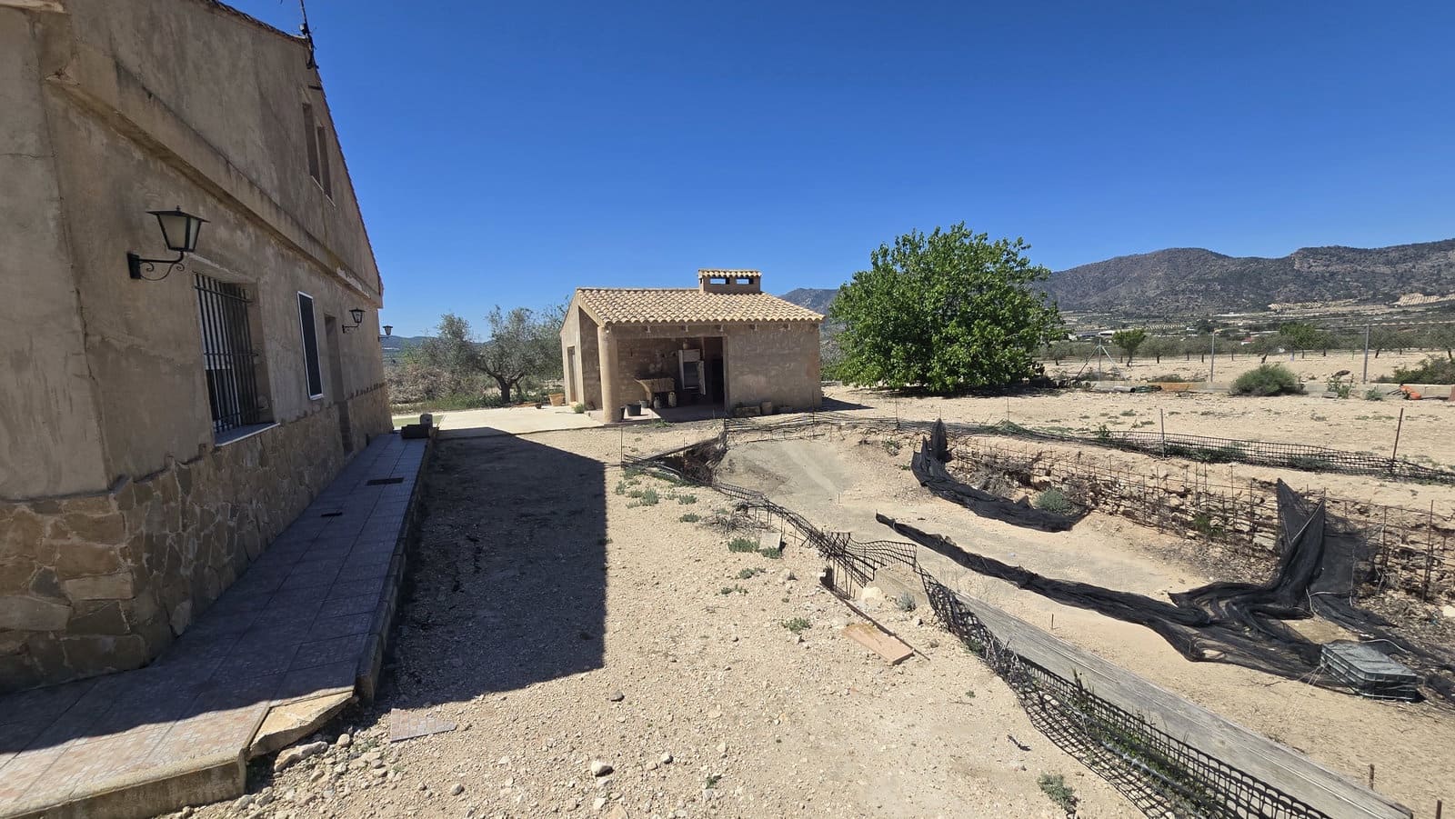 4 soveværelse Finca/Landehus til salg i Salinas med garage - € 270.000 (Ref: 9784368)