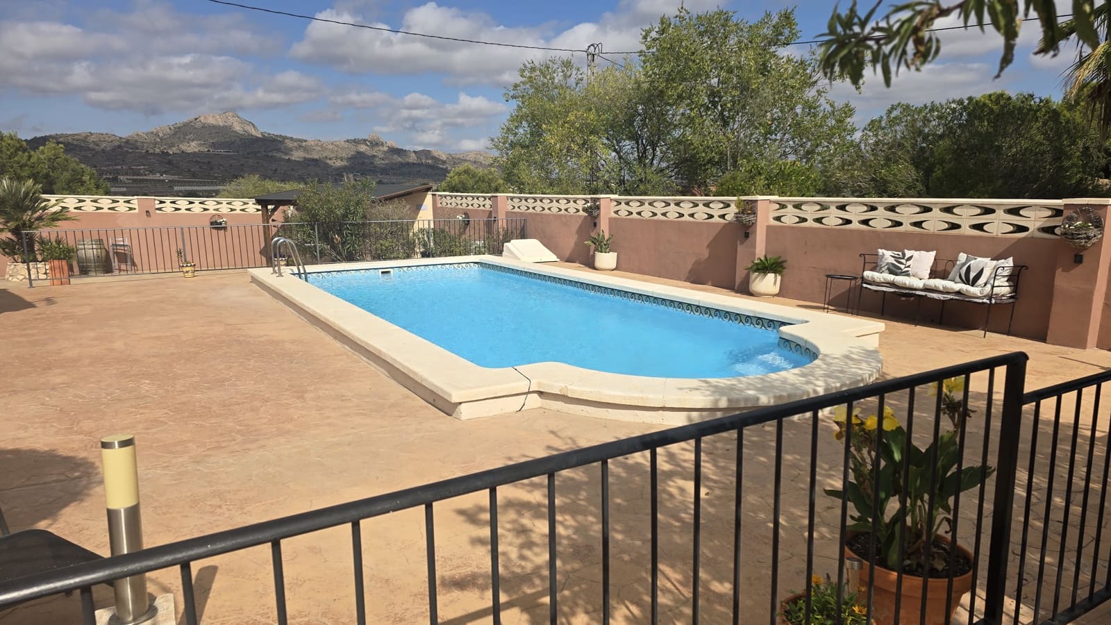 5 bedroom Finca/Country House for sale in Sax with pool - € 349,950 (Ref: 9802774)