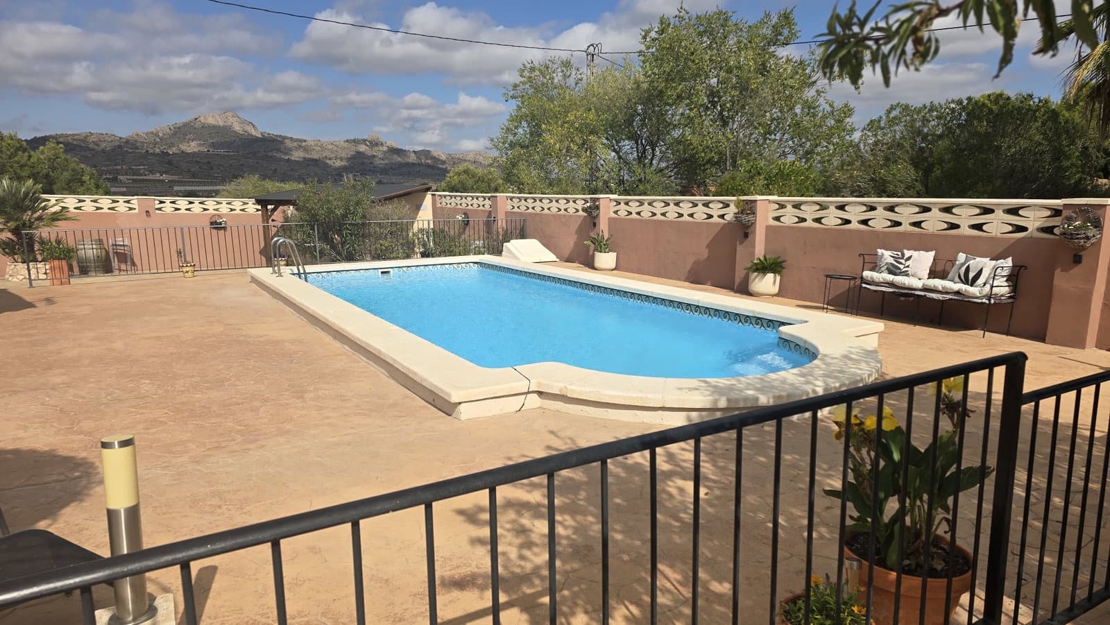 5 soveværelse Finca/Landehus til salg i Sax med swimmingpool garage - € 349.950 (Ref: 9802774)