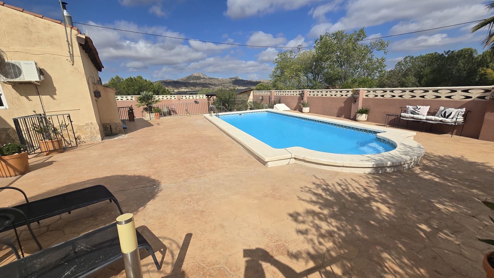 5 soveværelse Finca/Landehus til salg i Sax med swimmingpool garage - € 349.950 (Ref: 9802774)