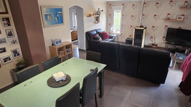 5 sypialnia Finka/Dom wiejski na sprzedaż w Sax z basenem garażem - 349 950 € (Ref: 9802774)