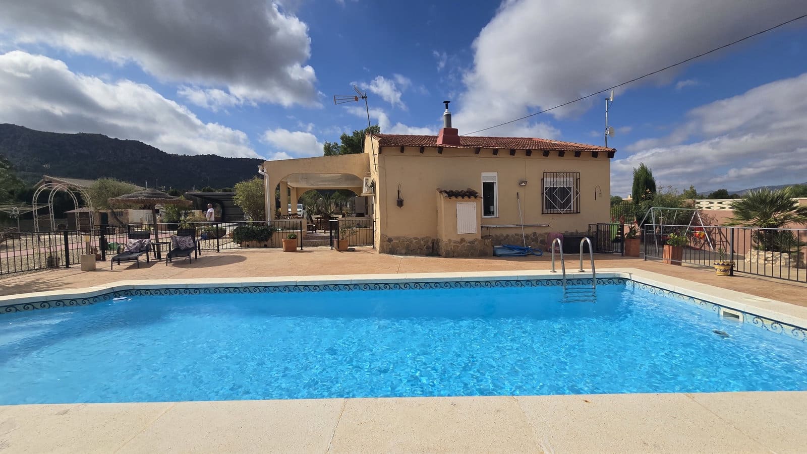 5 soveværelse Finca/Landehus til salg i Sax med swimmingpool garage - € 349.950 (Ref: 9802774)