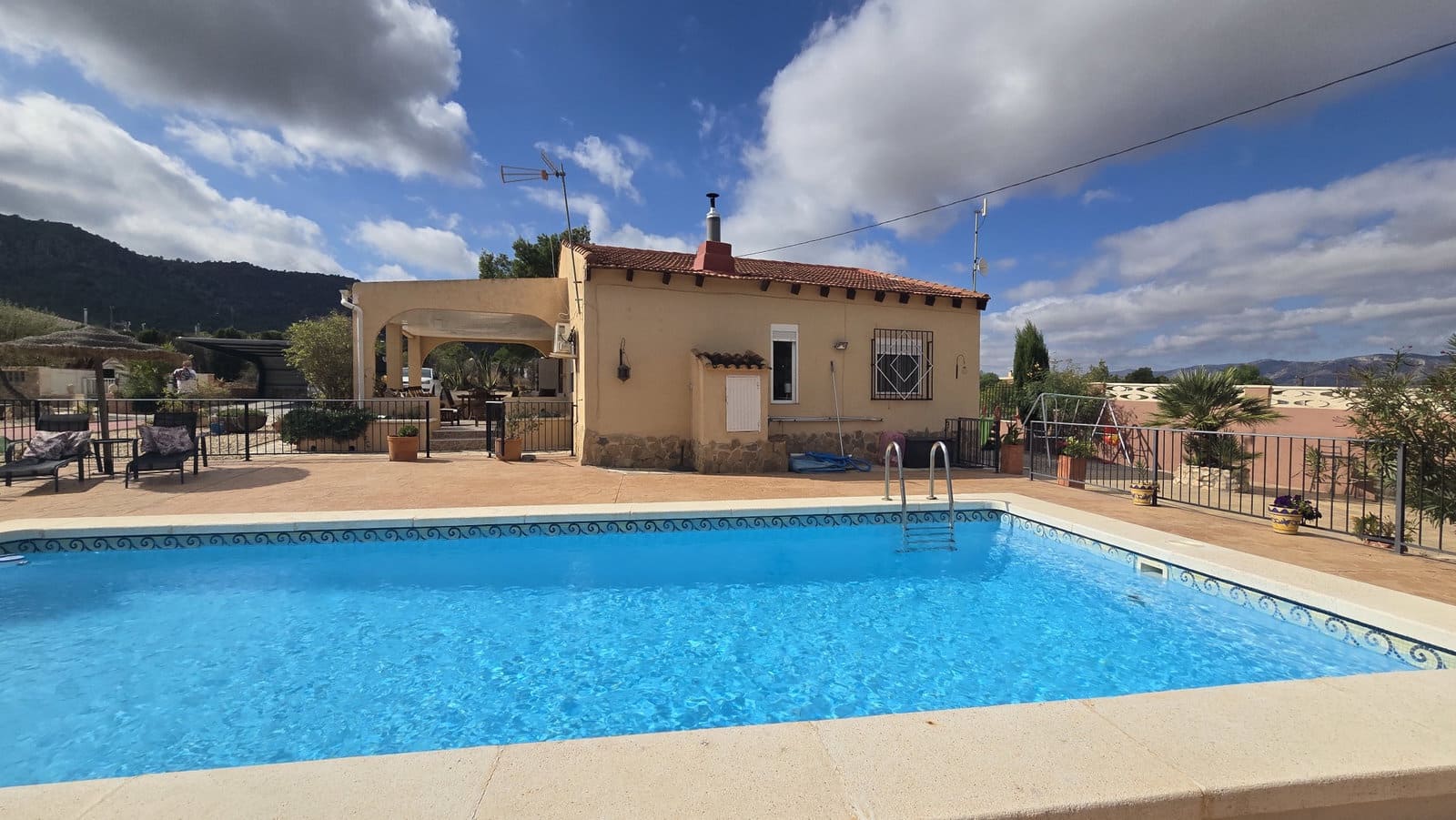 5 soveværelse Finca/Landehus til salg i Sax med swimmingpool garage - € 349.950 (Ref: 9802774)