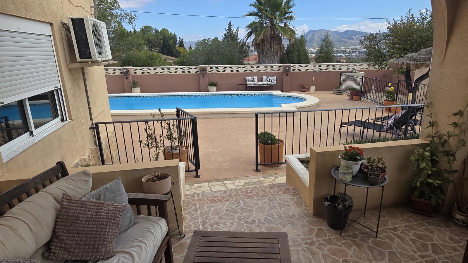 5 soveværelse Finca/Landehus til salg i Sax med swimmingpool garage - € 349.950 (Ref: 9802774)