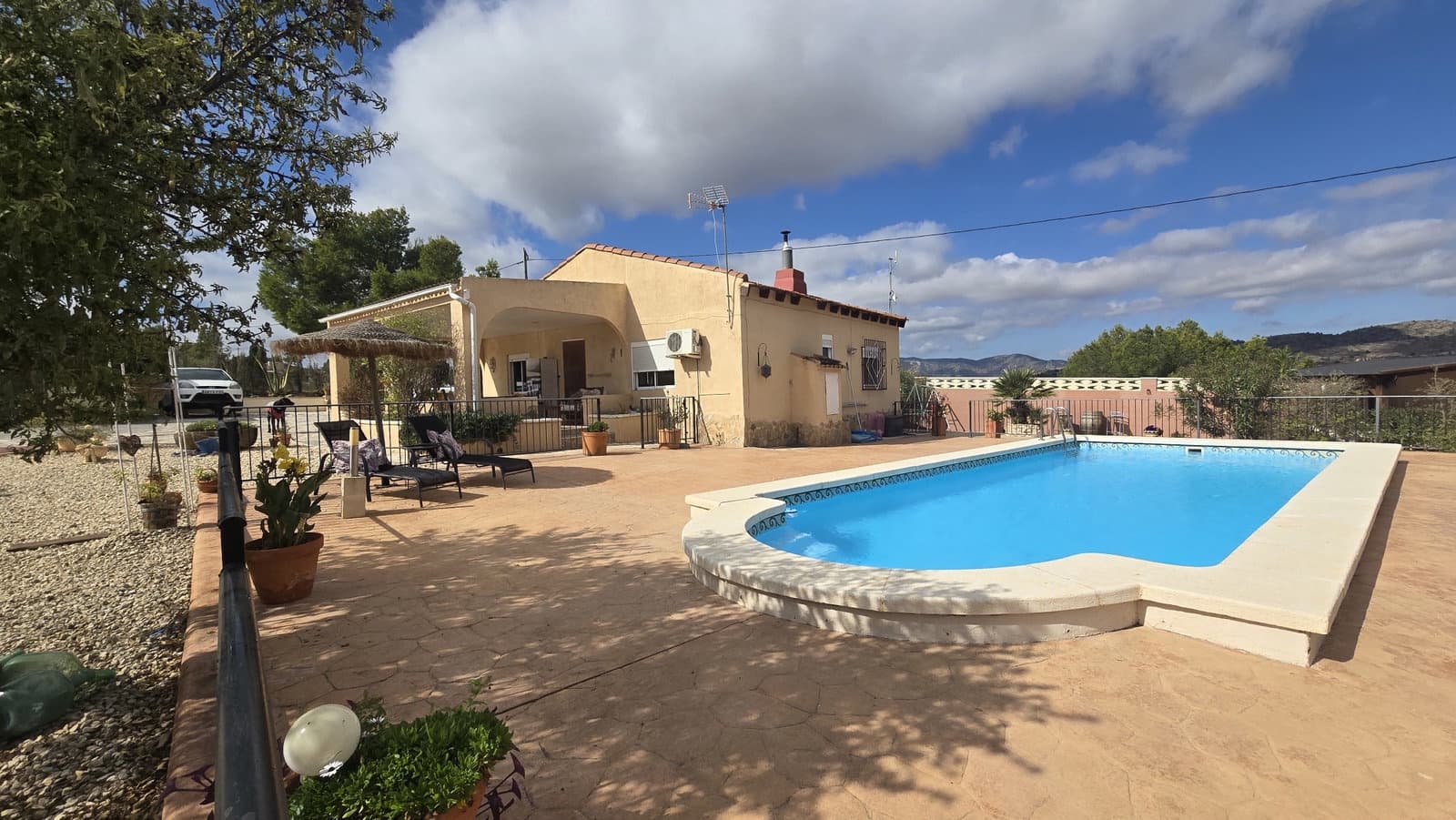 5 soveværelse Finca/Landehus til salg i Sax med swimmingpool garage - € 349.950 (Ref: 9802774)
