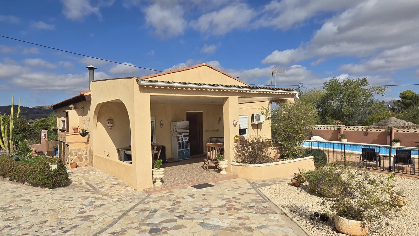 5 soveværelse Finca/Landehus til salg i Sax med swimmingpool garage - € 349.950 (Ref: 9802774)