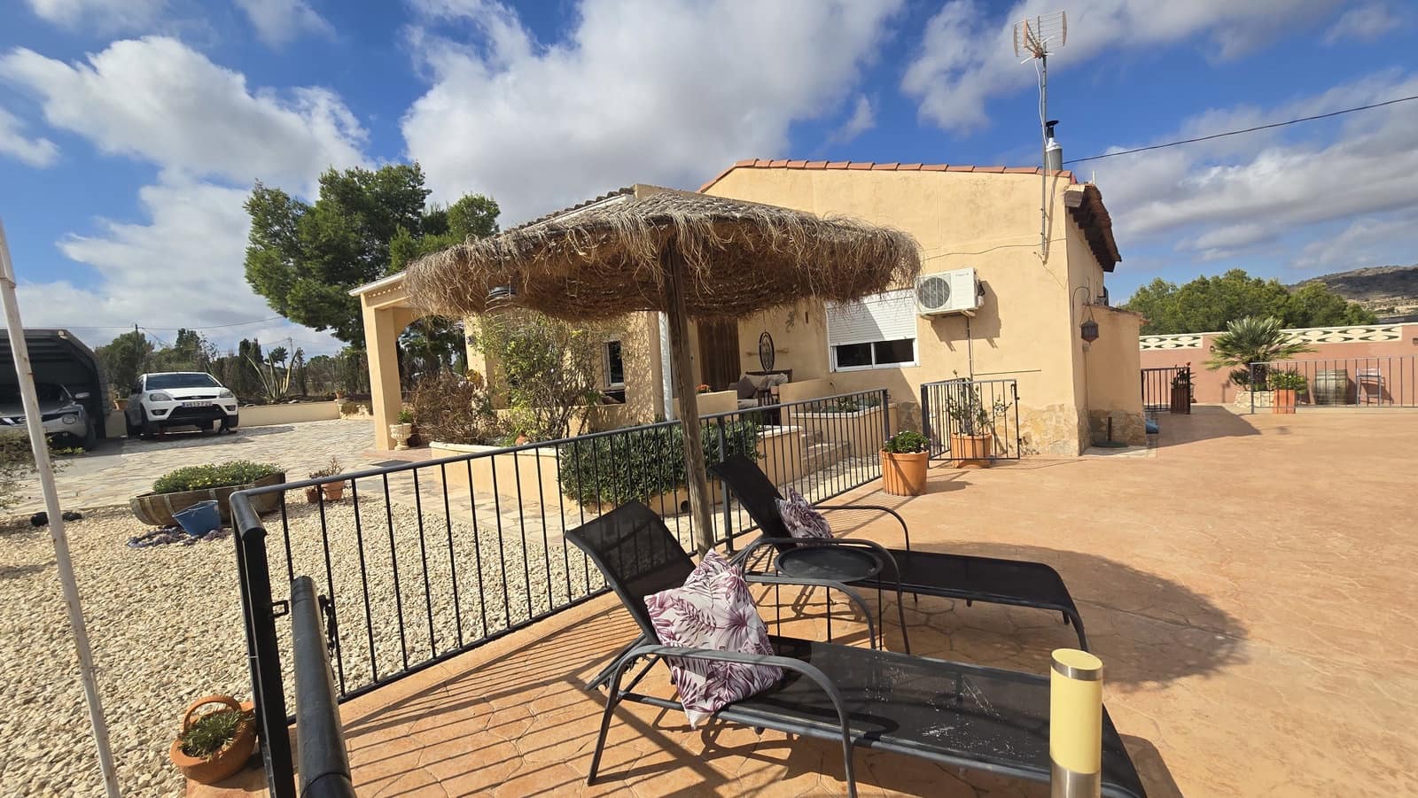 5 soveværelse Finca/Landehus til salg i Sax med swimmingpool garage - € 349.950 (Ref: 9802774)