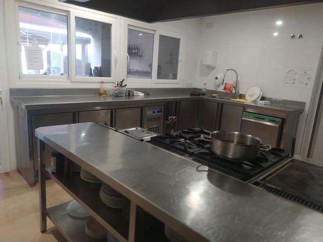 Local Comercial de 14 habitaciones en Yecla en venta con piscina garaje - 1.750.000 € (Ref: 9821332)