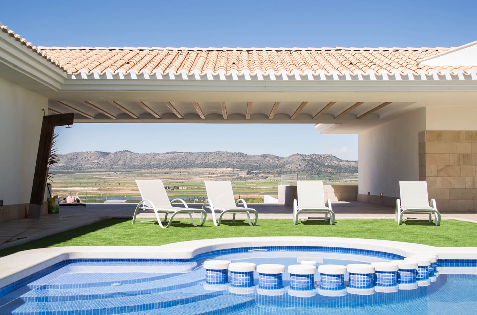 14 bedroom Commercial for sale in Yecla with pool garage - € 1,750,000 (Ref: 9821332)