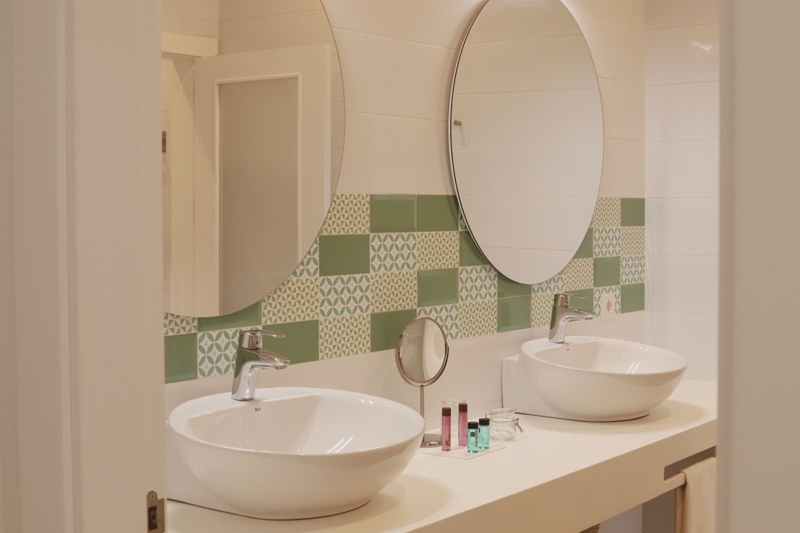 14 bedroom Commercial for sale in Yecla with pool garage - € 1,750,000 (Ref: 9821332)