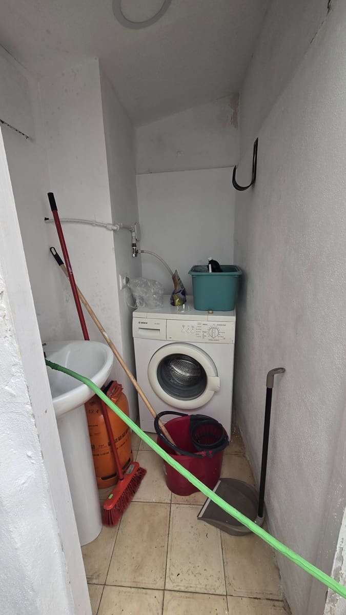 2 soveværelse Byhus til salg i Sax med swimmingpool garage - € 75.000 (Ref: 9827473)