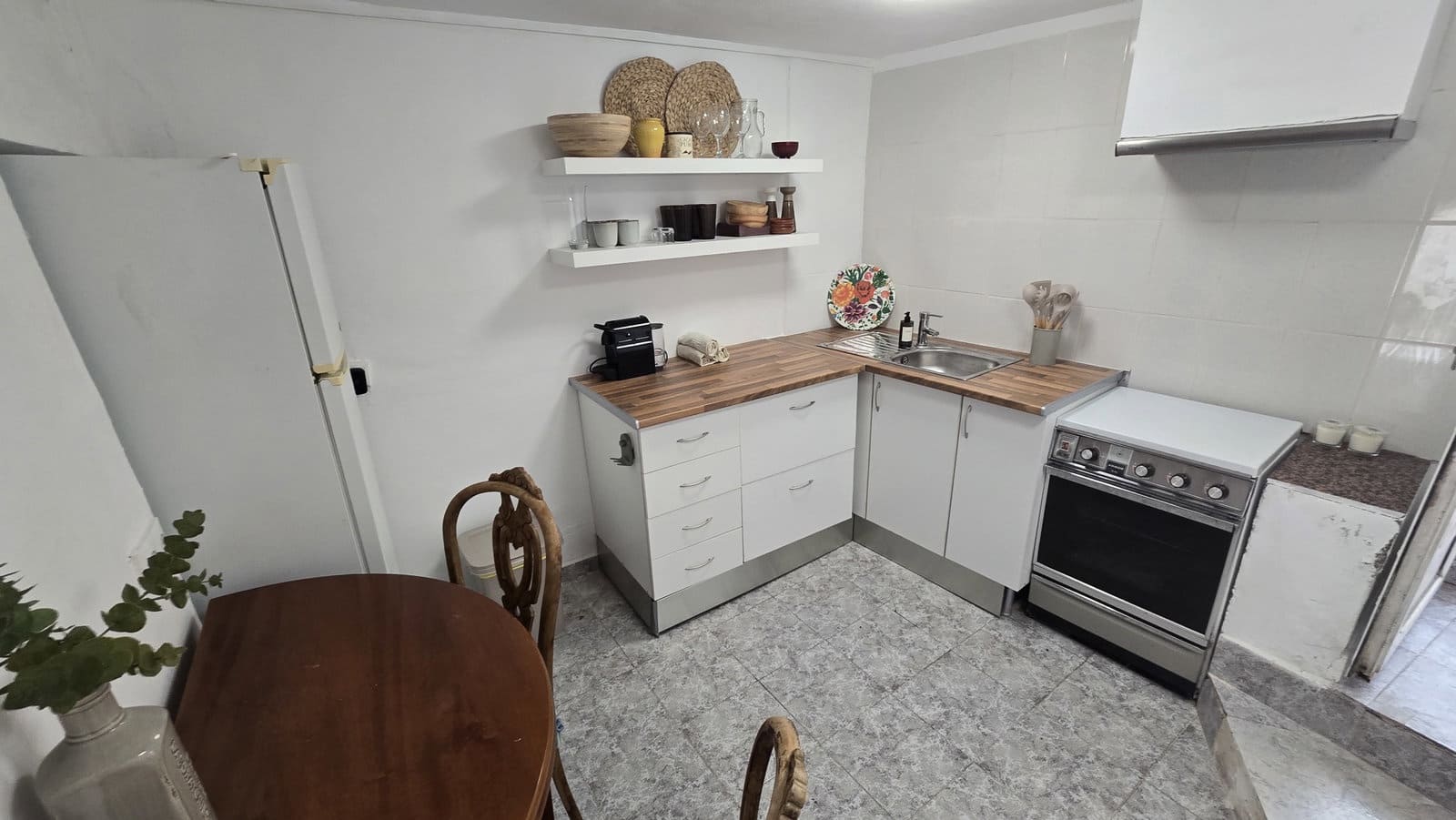 2 soveværelse Byhus til salg i Sax med swimmingpool garage - € 75.000 (Ref: 9827473)