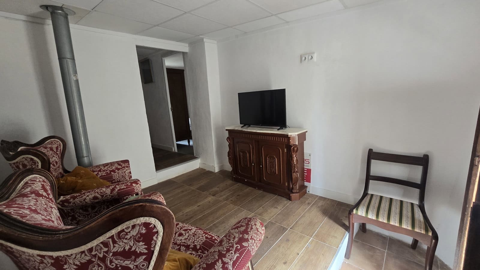 2 soveværelse Byhus til salg i Sax med swimmingpool garage - € 75.000 (Ref: 9827473)