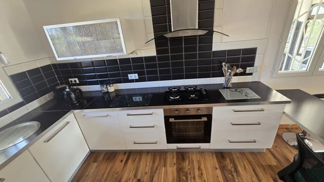 3 sypialnia Finka/Dom wiejski na sprzedaż w Sax z basenem garażem - 299 950 € (Ref: 9834532)