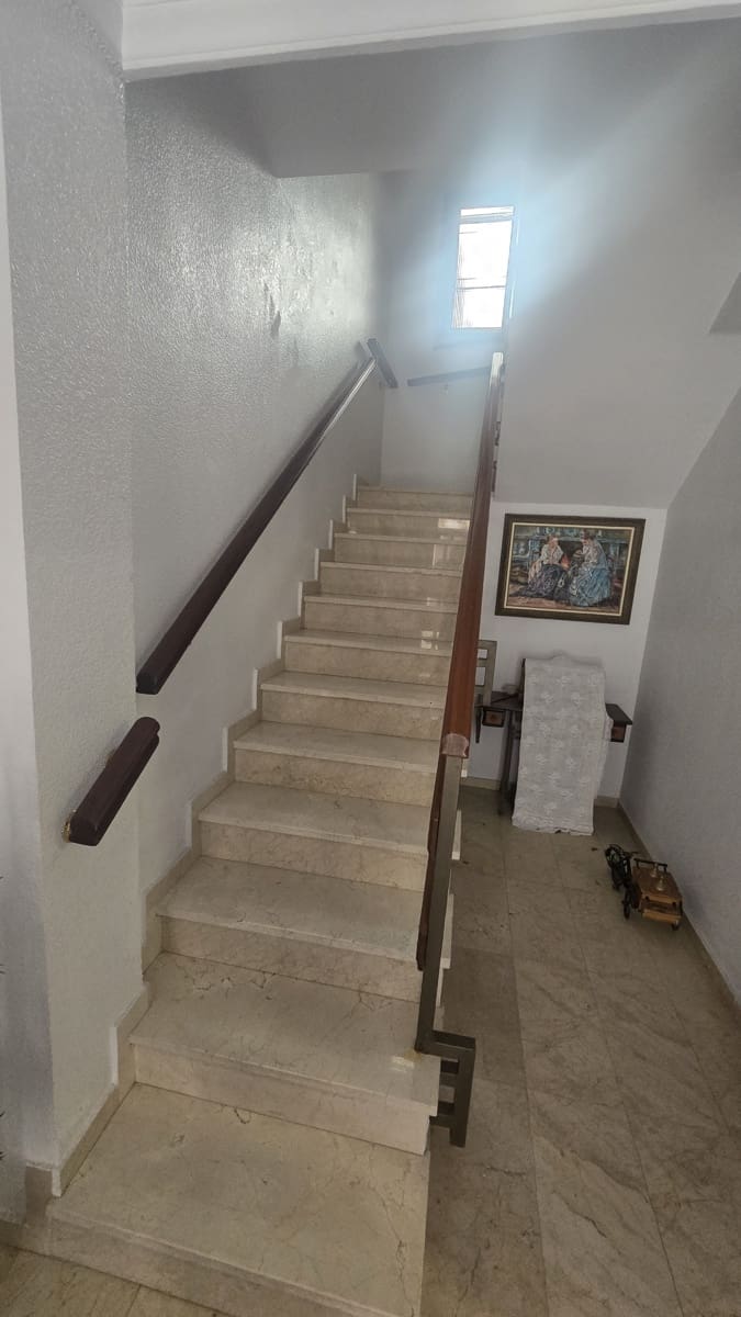 6 bedroom Townhouse for sale in Salinas with garage - € 160,000 (Ref: 9862429)