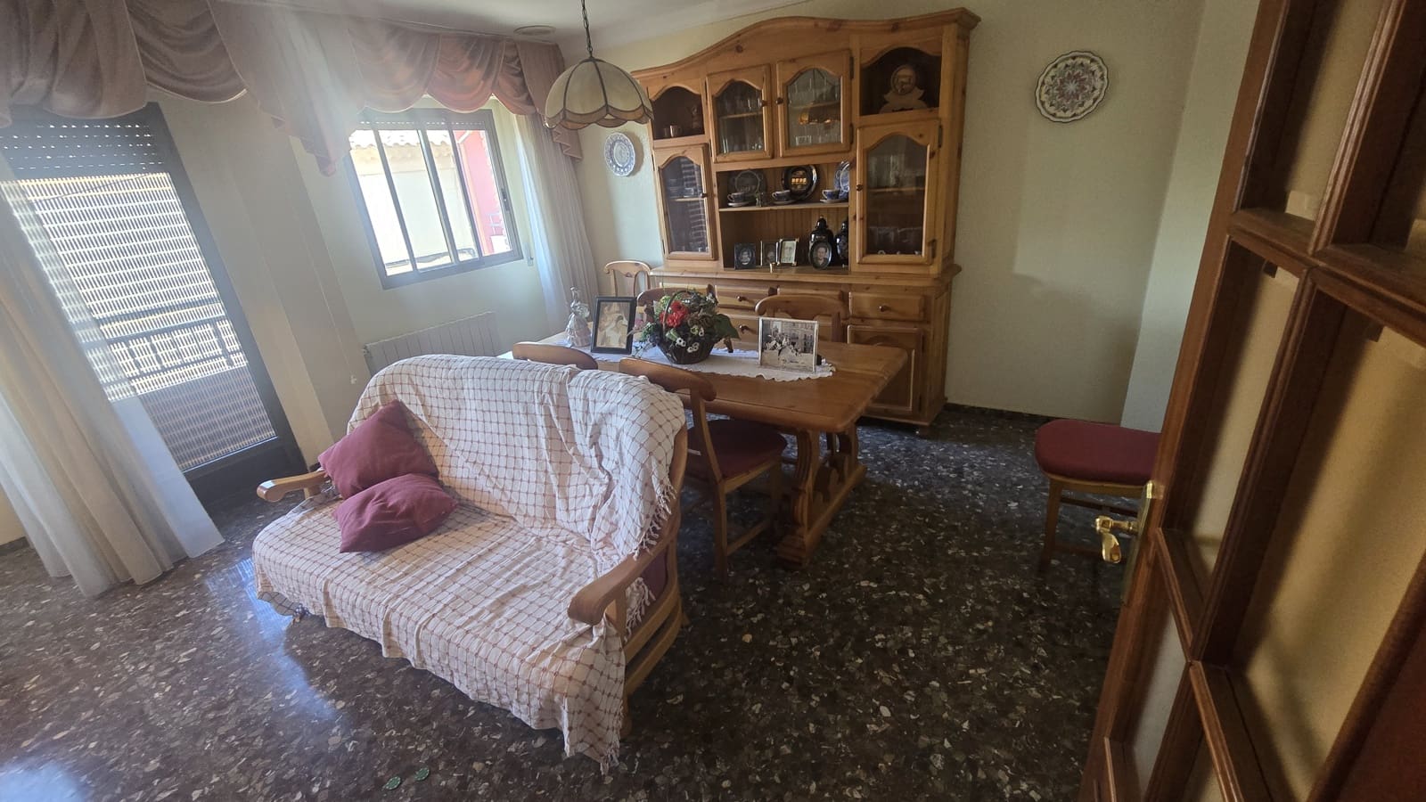 6 bedroom Townhouse for sale in Salinas with garage - € 160,000 (Ref: 9862429)