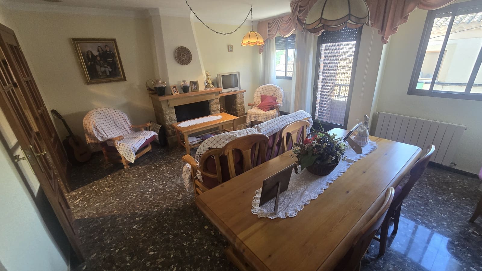 6 bedroom Townhouse for sale in Salinas with garage - € 160,000 (Ref: 9862429)