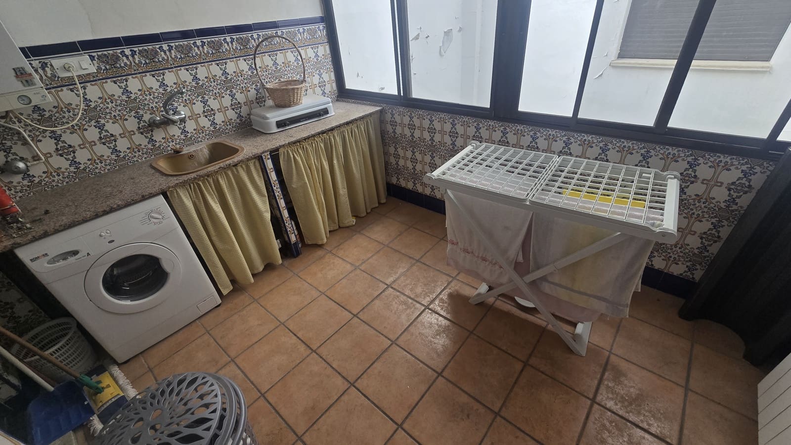 6 bedroom Townhouse for sale in Salinas with garage - € 160,000 (Ref: 9862429)