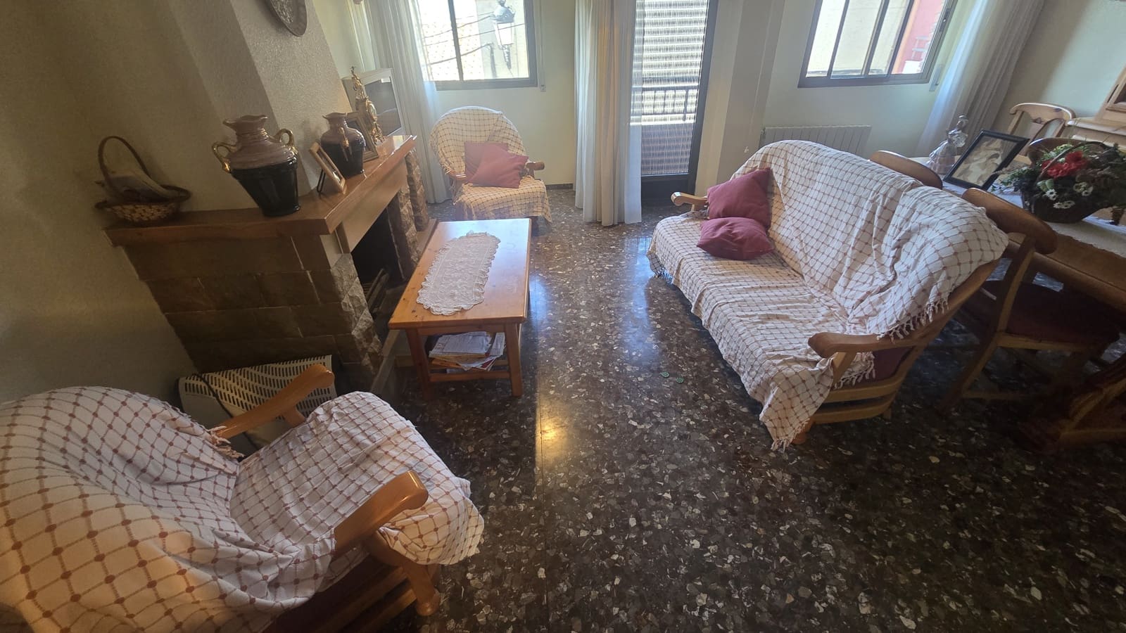 6 bedroom Townhouse for sale in Salinas with garage - € 160,000 (Ref: 9862429)