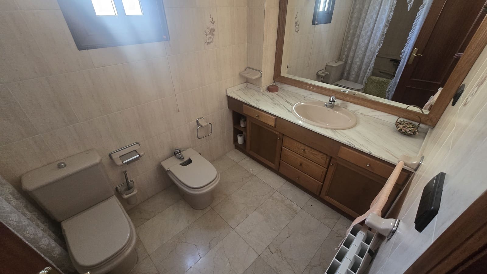 6 bedroom Townhouse for sale in Salinas with garage - € 160,000 (Ref: 9862429)