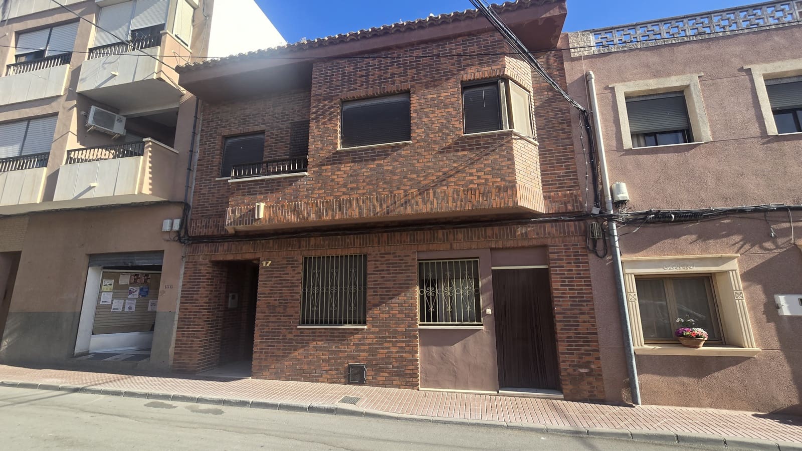 6 bedroom Townhouse for sale in Salinas with garage - € 160,000 (Ref: 9862429)