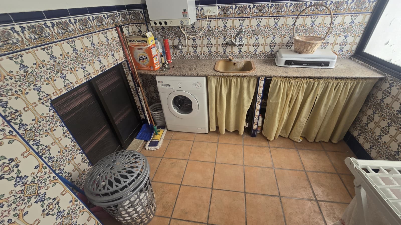 6 bedroom Townhouse for sale in Salinas with garage - € 160,000 (Ref: 9862429)