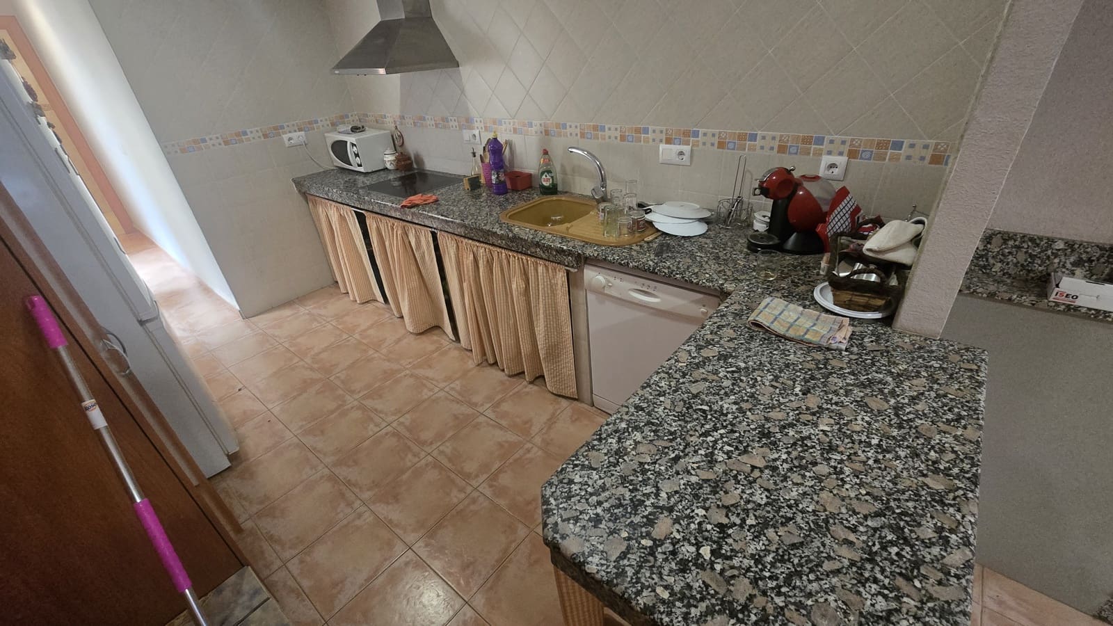 6 bedroom Townhouse for sale in Salinas with garage - € 160,000 (Ref: 9862429)