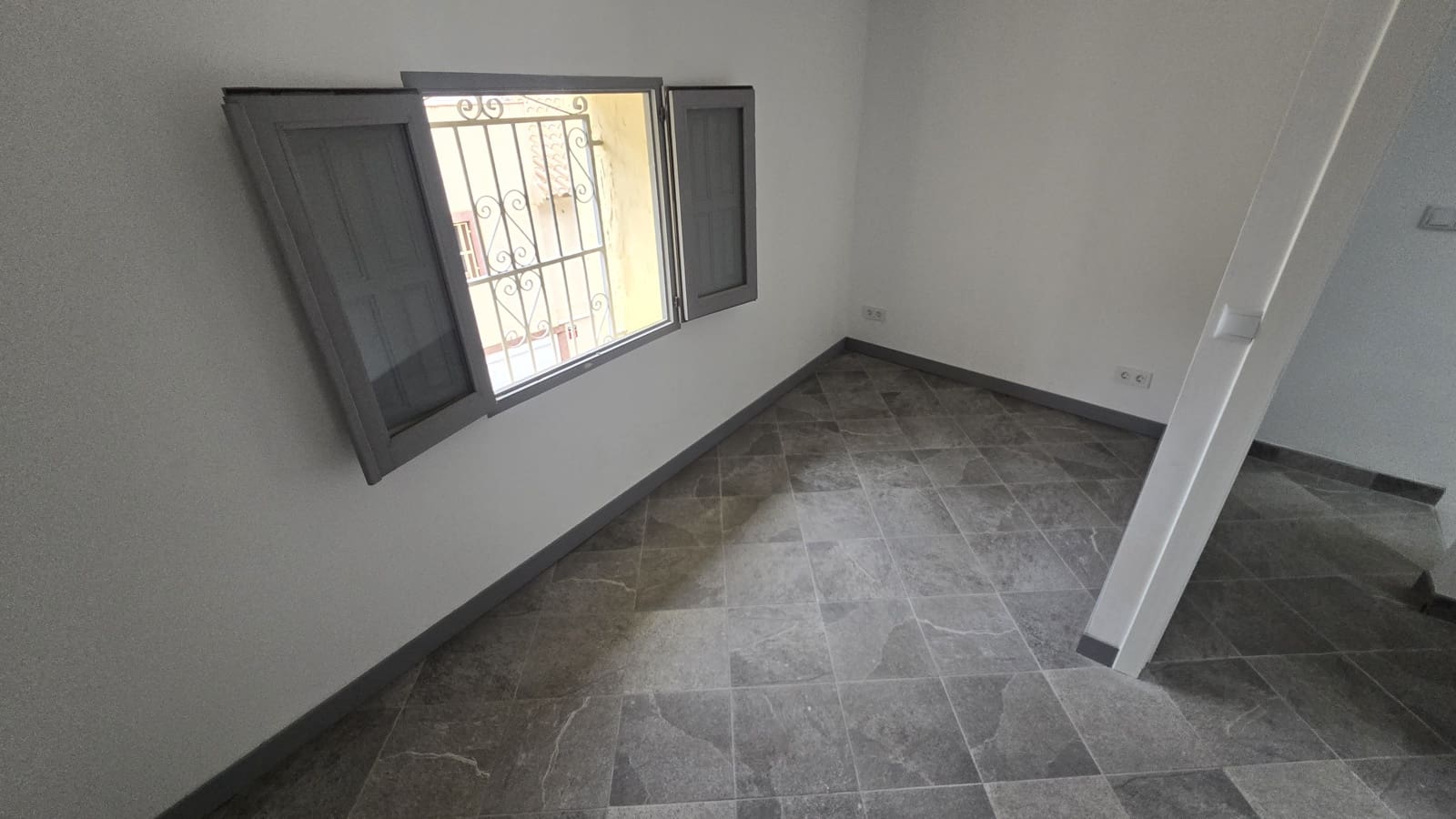 3 soverom Hus til salgs i Sax med garasje - € 125 000 (Ref: 9974363)