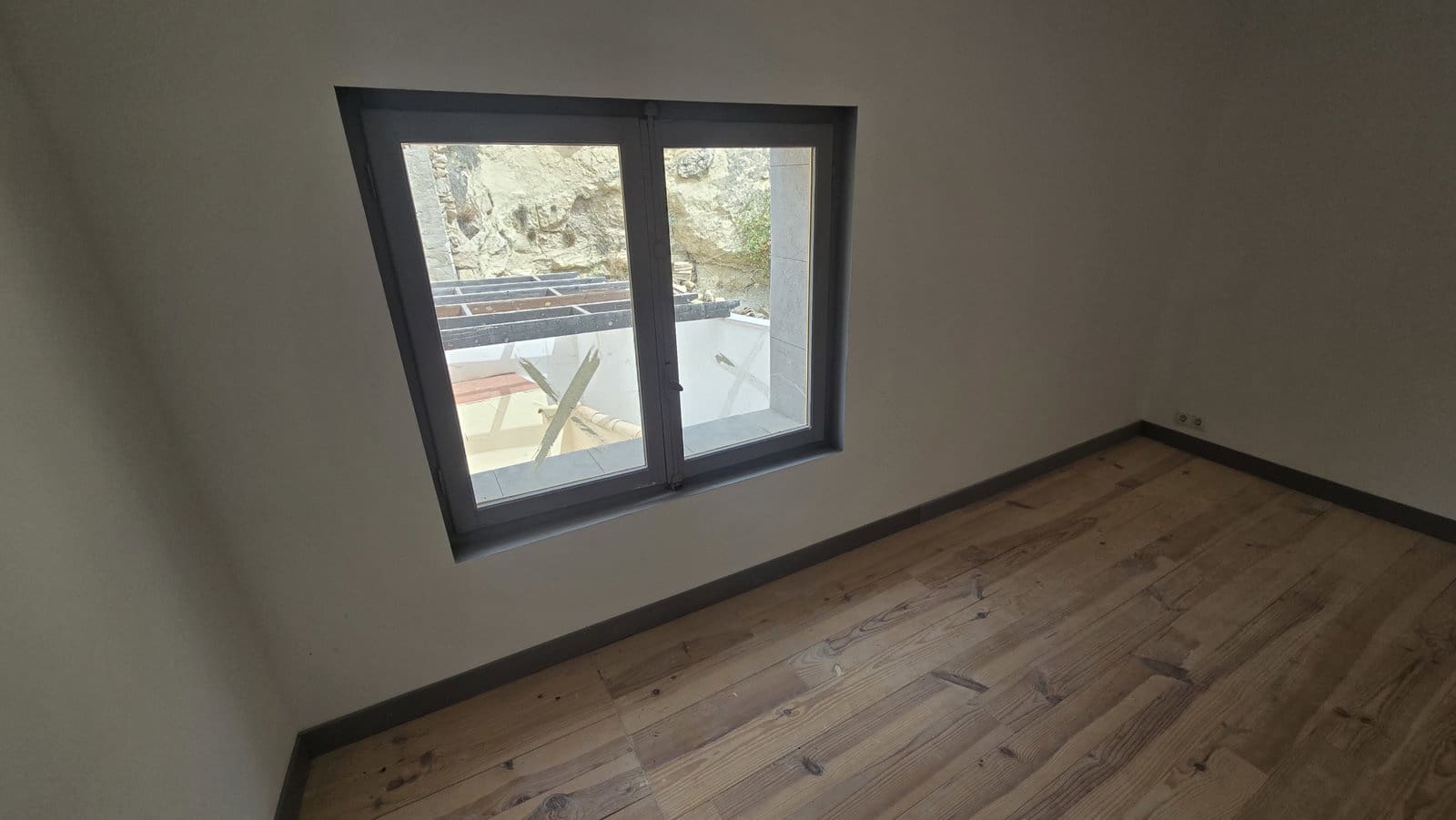 3 soveværelse Byhus til salg i Sax med garage - € 125.000 (Ref: 9974363)