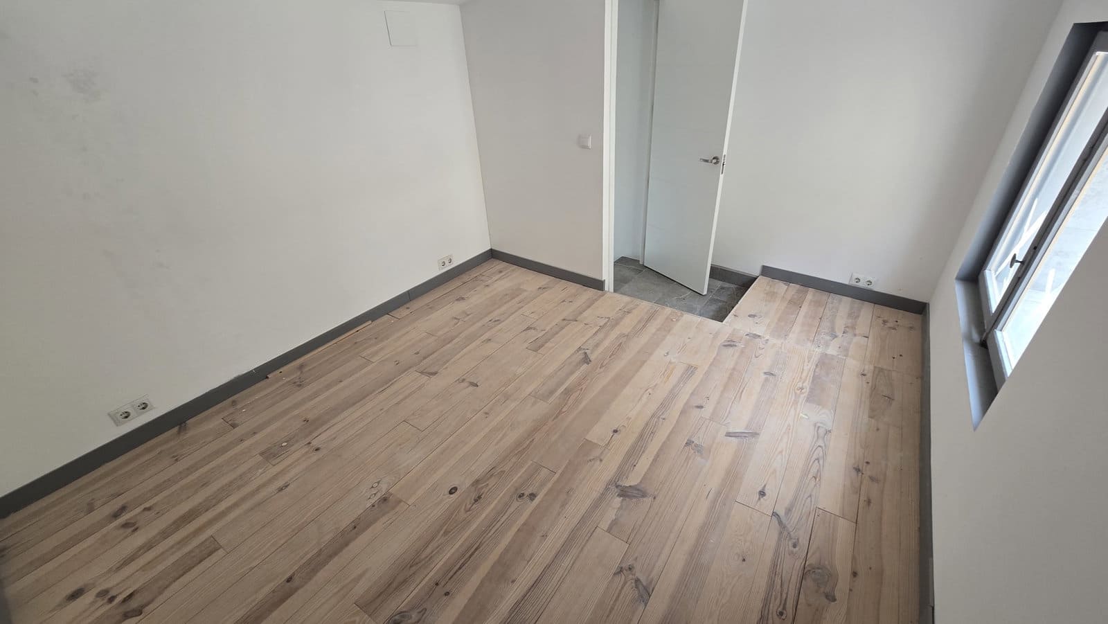 3 soveværelse Byhus til salg i Sax med garage - € 125.000 (Ref: 9974363)
