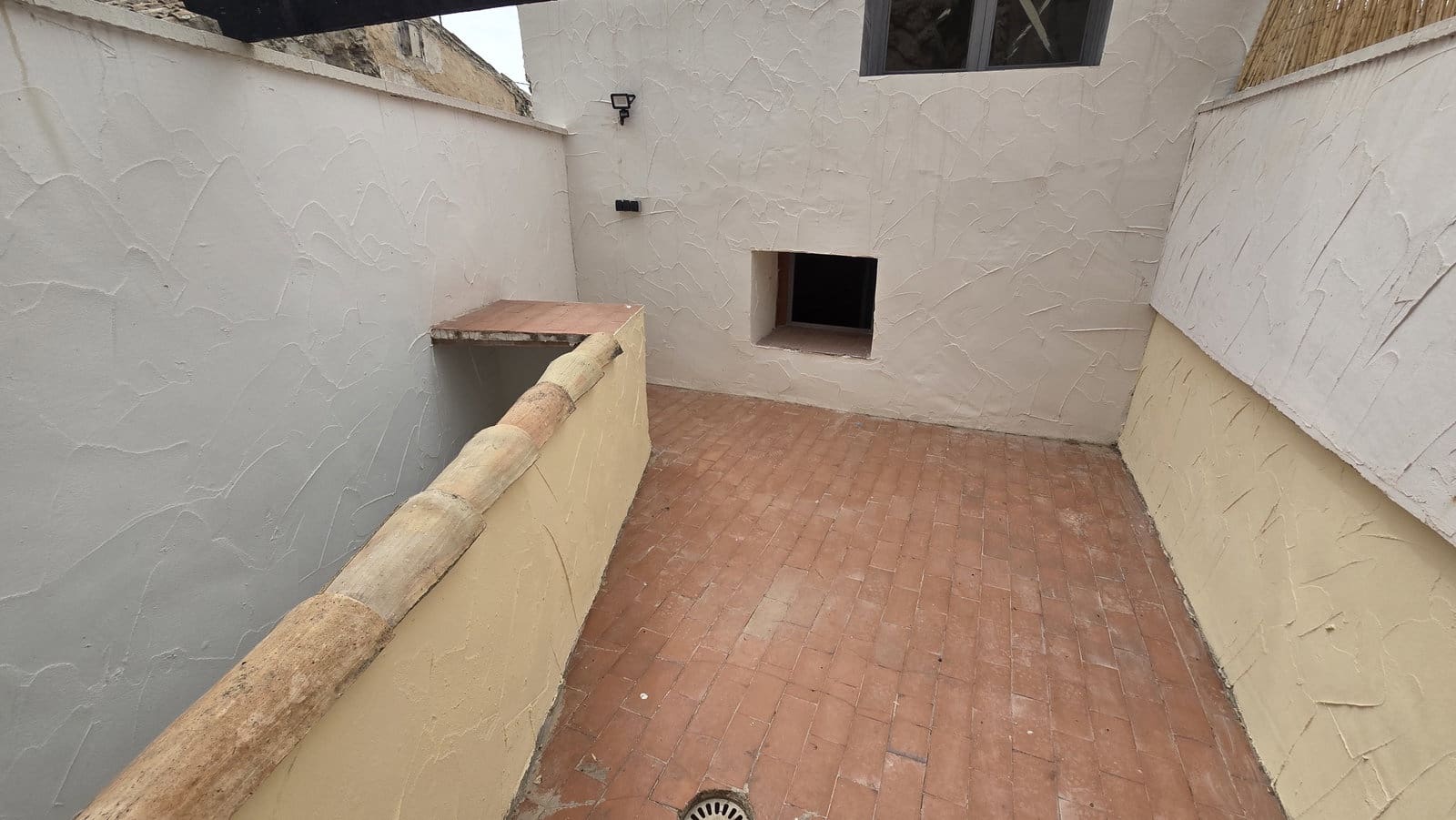 3 soveværelse Byhus til salg i Sax med garage - € 125.000 (Ref: 9974363)