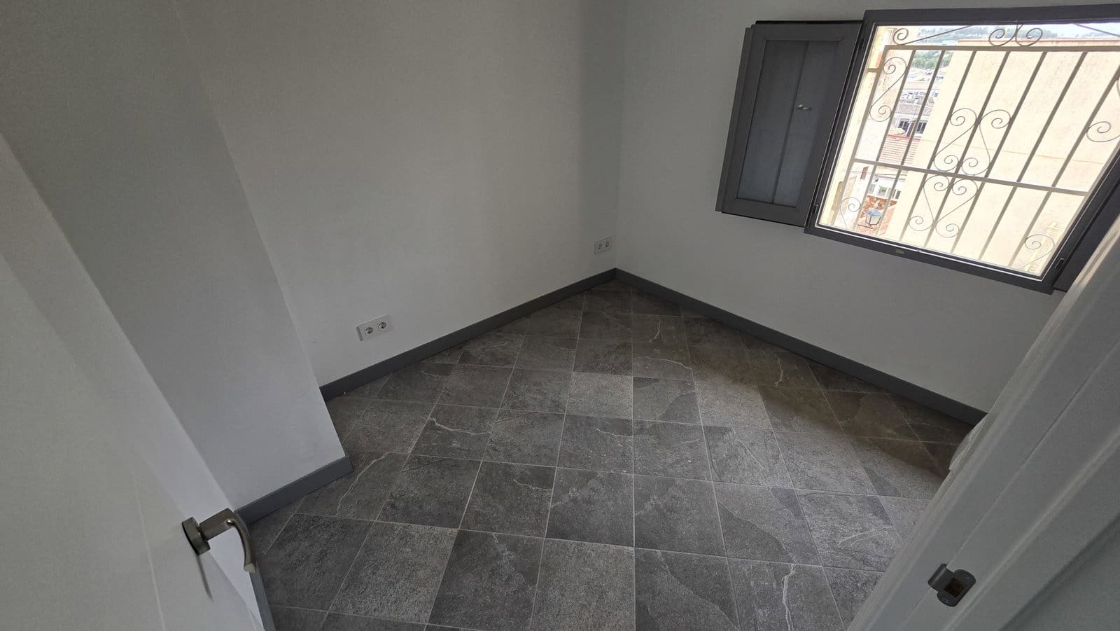 3 soveværelse Byhus til salg i Sax med garage - € 125.000 (Ref: 9974363)