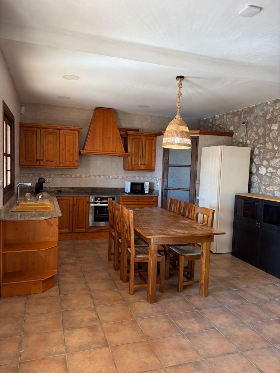 3 bedroom Finca/Country House for rent in Sineu with garage - € 1,700 (Ref: 10091181)