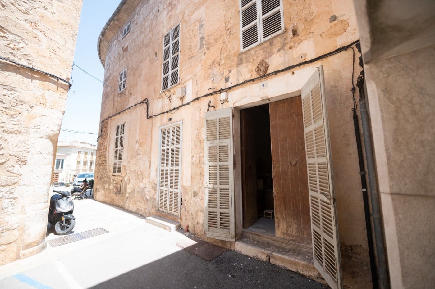 6 bedroom Townhouse for sale in Sineu - € 650,000 (Ref: 6885230)